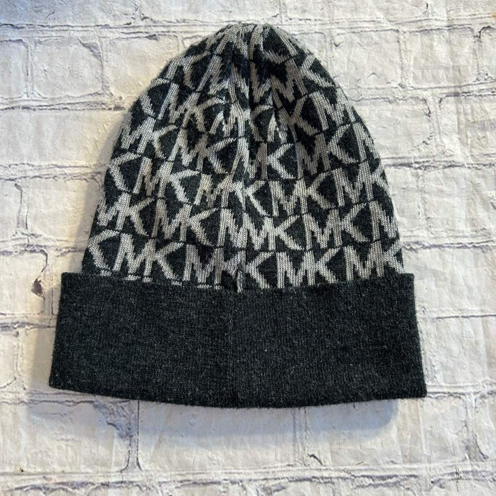 MICHAEL MICHAEL KORS CHARCOAL GRAY ACRYLIC WOMEN’S BEANIE MK PATTERN O/S